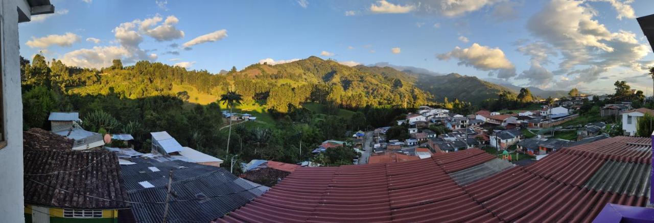 Hospedaje Los Balcones Саленто Экстерьер фото